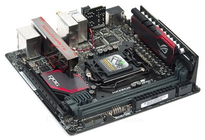 01-big-asus-maximus-VIII-impact.jpg