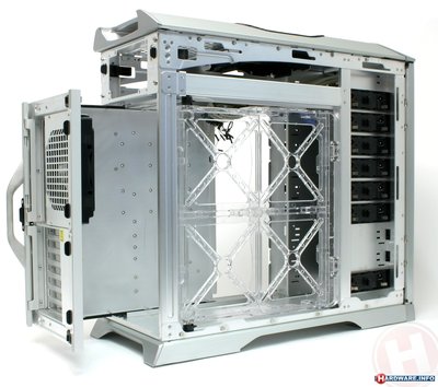 cooler-master-stacker-830.jpg