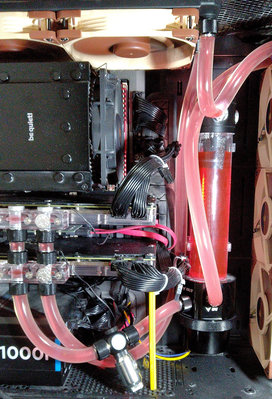 1080Ti_Palit_Superjet_SLI_on_water.jpg