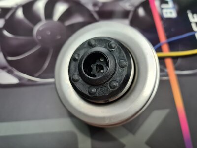 jUua3Uq5wxM.jpg