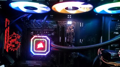 Corsair iCUE H150i в корпусе.jpg