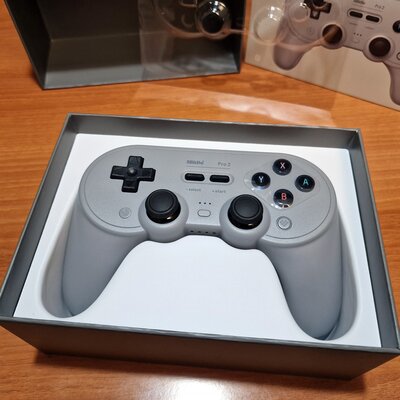 8BitDo Pro 2 Bluetooth.jpg