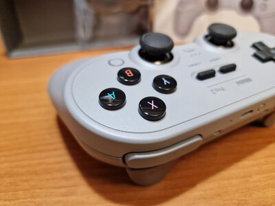 8BitDo Pro 2 Bluetooth.jpg