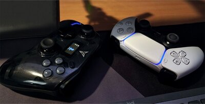 Flydigi APEX 3 vs DualSense.jpg