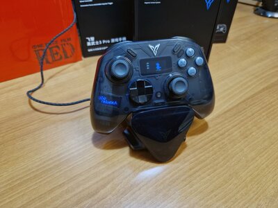 Док-станция Flydigi и геймпад Flydigi APEX 3.jpg