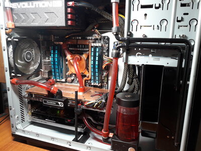 RX7900XTX in PC.jpg