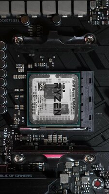 AMD_Ryzen_CPU_in_Socket_X-Ray_Hybrid-2.jpg