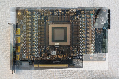 4090pcbmastervs5090pcb.jpg