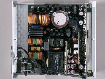 thermaltake_toughpower_gf3_snow_1200w_15_1920px.jpg