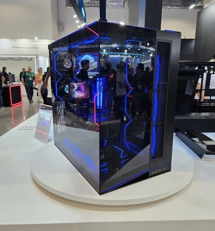 O11D EVO RGB V2 002.jpg
